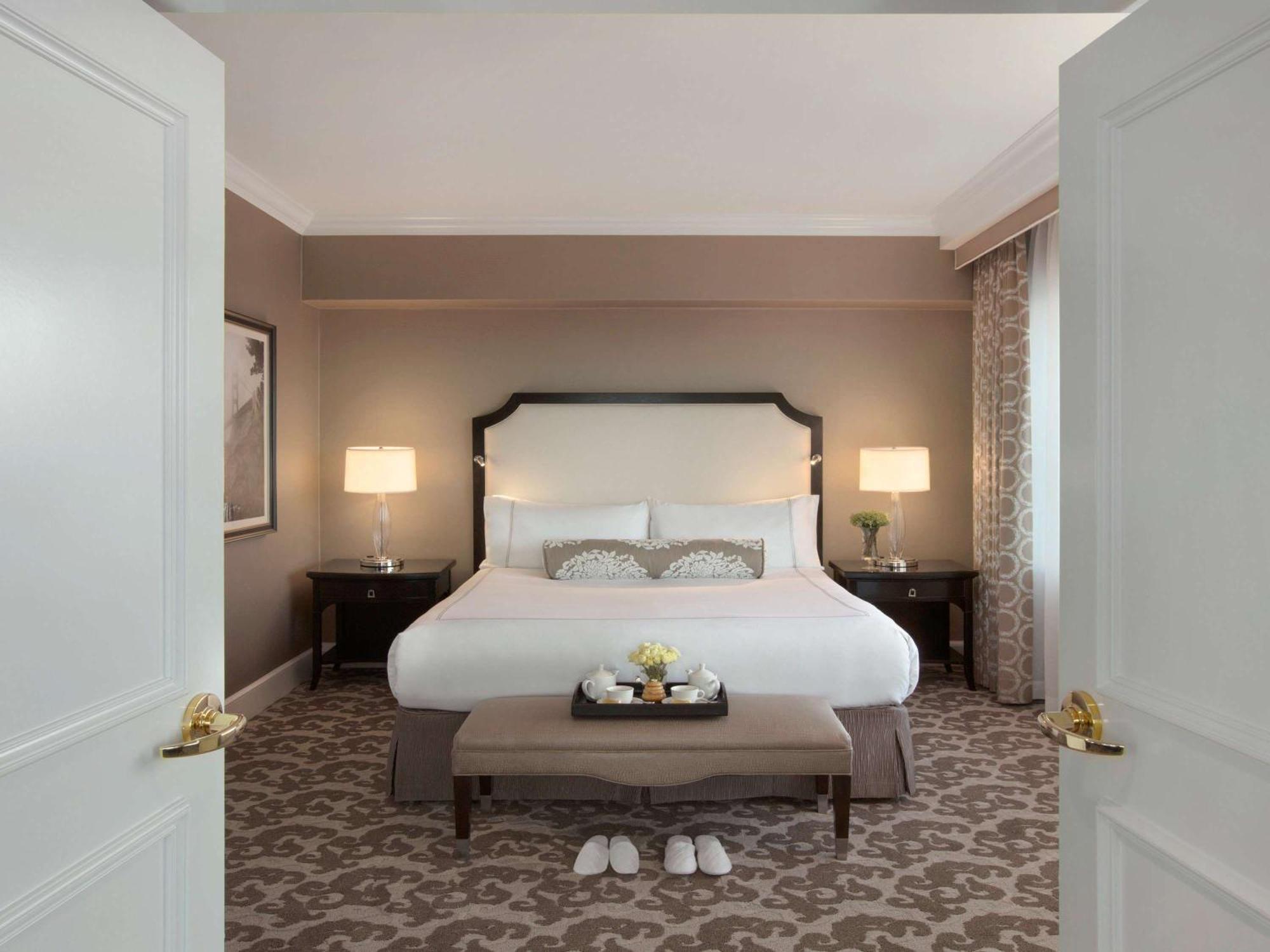 Fairmont San Francisco Hotel Exterior foto A bedroom at The Ritz-Carlton, Boston